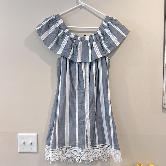 🔥Trixxi Blue and White Off-Shoulder Sundress with Flutter Sleeves🔥 - Picture 2 of 6